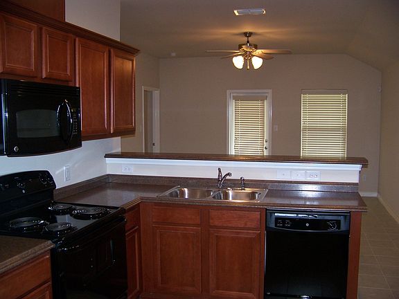 407 CAVAZOS ST.