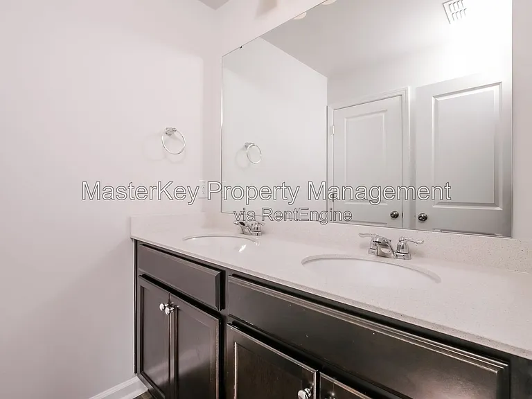 804 McKenzie Park Ter — Photo 24