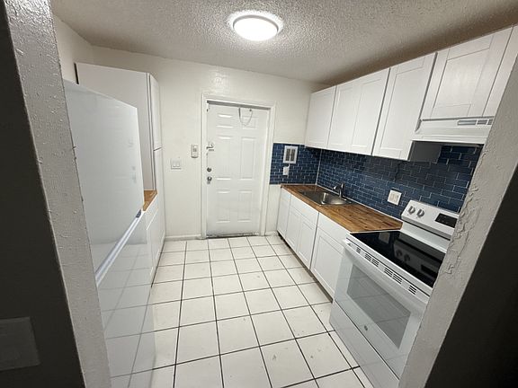 3rd image of 850 E Commercial Blvd #B112
