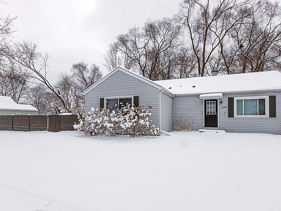 3rd image of 2302 Carolina St
