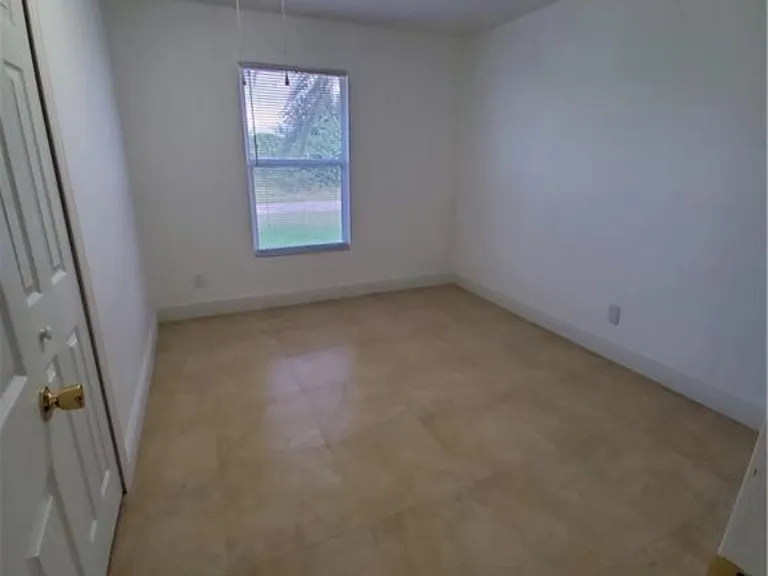 814 Frederick Reid St E — Photo 8