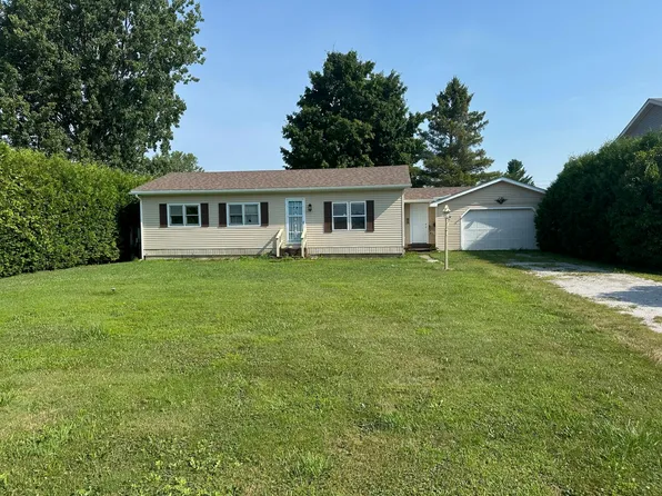 14 Columbus Dr, Rouses Pt, NY 12979