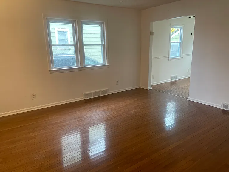 594 Mount Read Blvd — Photo 2