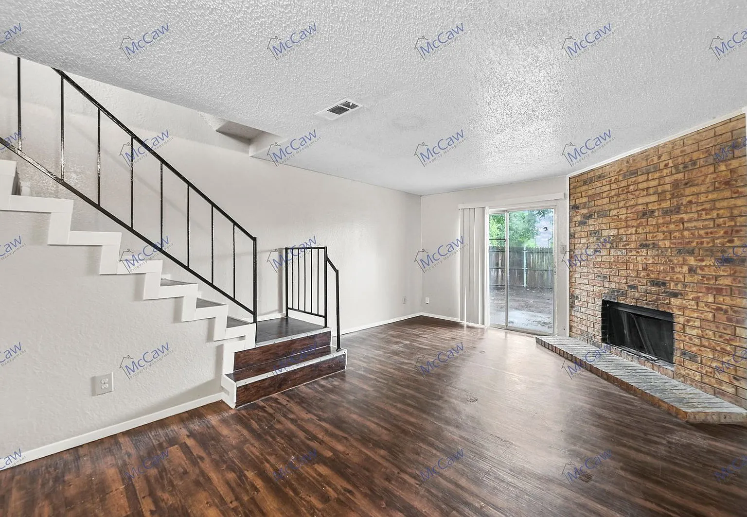 2 bed, 1.5 bath, 1110 sqft, $1,300 — Photo 3