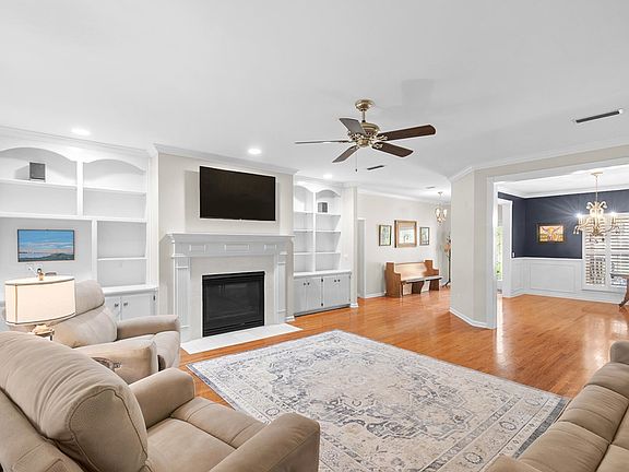 3rd image of 106 Haddington Park Ln