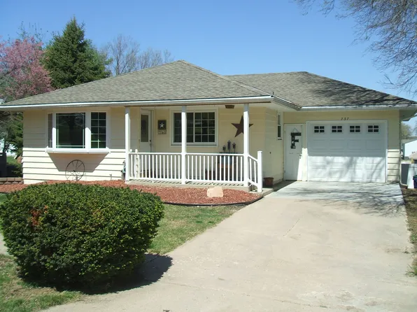 737 Ash St, Adams, NE 68301