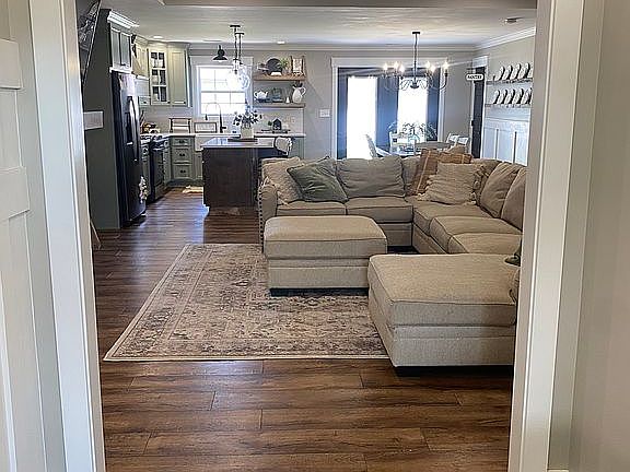 4th image of 405 Cardinal Dr