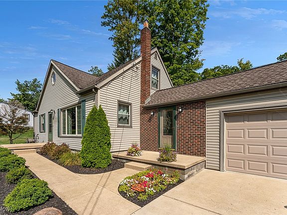 3rd image of 1244 Meadow Ln