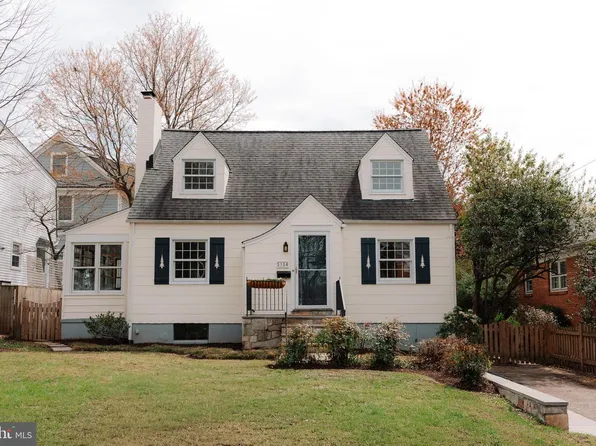 5104 26th St N, Arlington, VA 22207