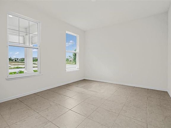 5th image of 3002 Voyager Ave