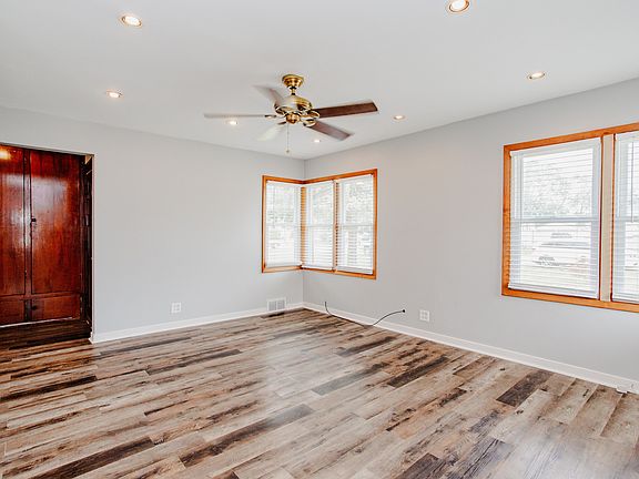 4th image of 10113 McLean Ave