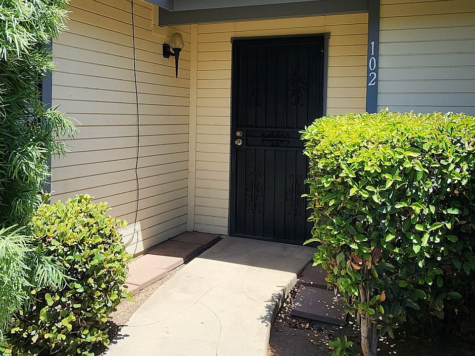 Front Entrance Unit 102