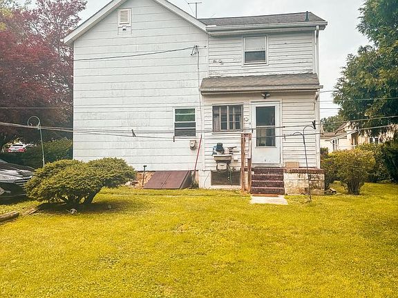 4th image of 218 E 2nd St