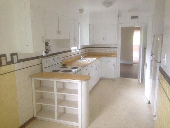 5th image of 1035 Gates Ave APT 2
