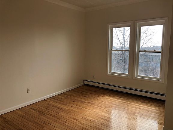 4th image of 290 Princeton Ave APT 3