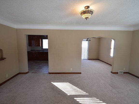 3rd image of 549 Nevada Ave E