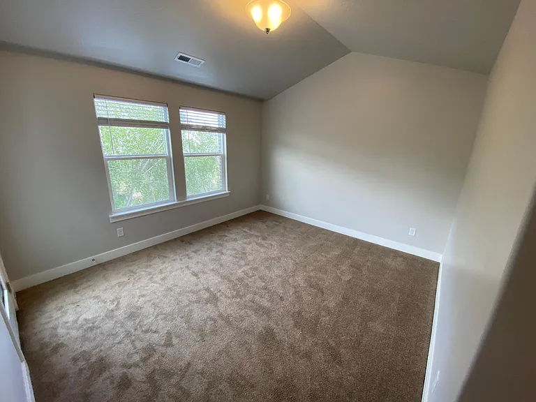 407 N 360 W — Photo 12