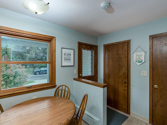 3rd image of 828 Lower Johnson Cir