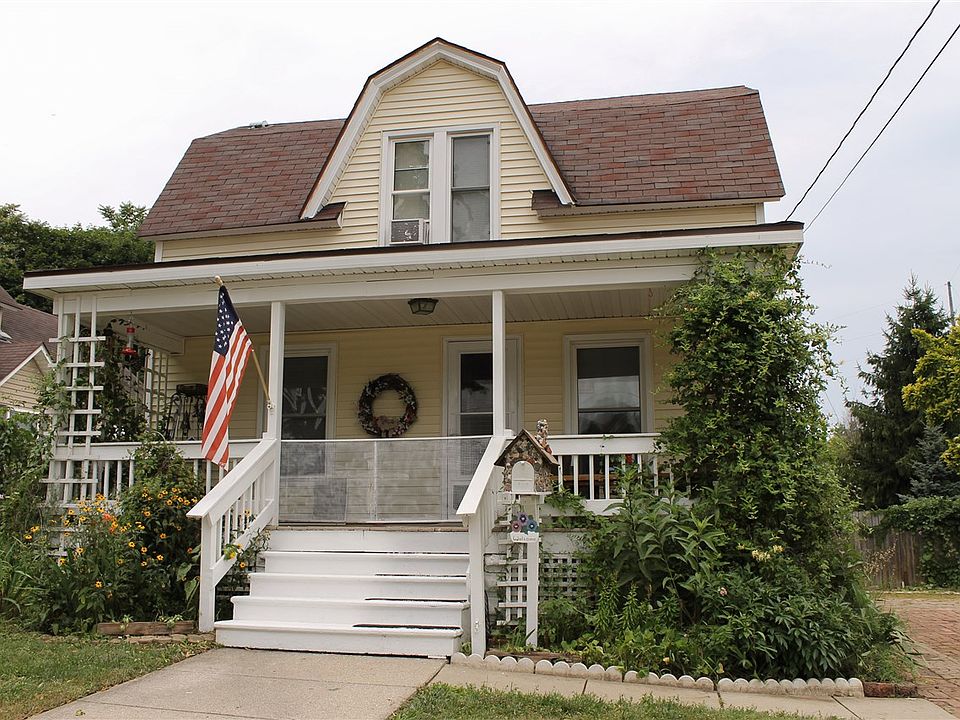 1st image of 604 Grand Ave