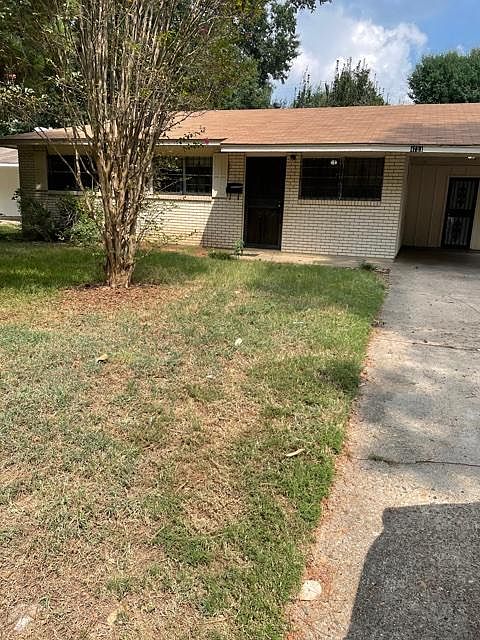 Front view of the home 
By Father & Sons Property Care, LLC ONLY