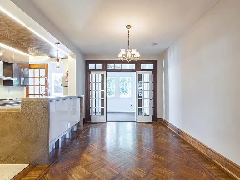 1358 Parkwood Pl NW — Photo 1