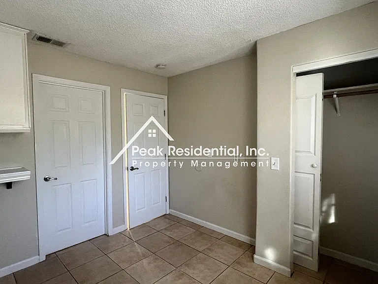 4978 Saddlerock Way — Photo 9