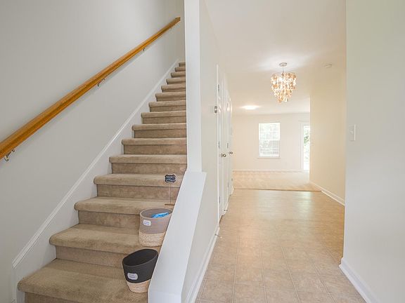 5th image of 26 Greensboro Ct