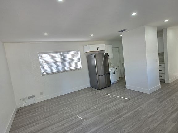 5th image of 1407 College Park Ln #A