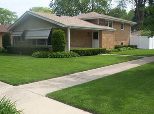 10445 S Kolin Ave, Oak Lawn, IL