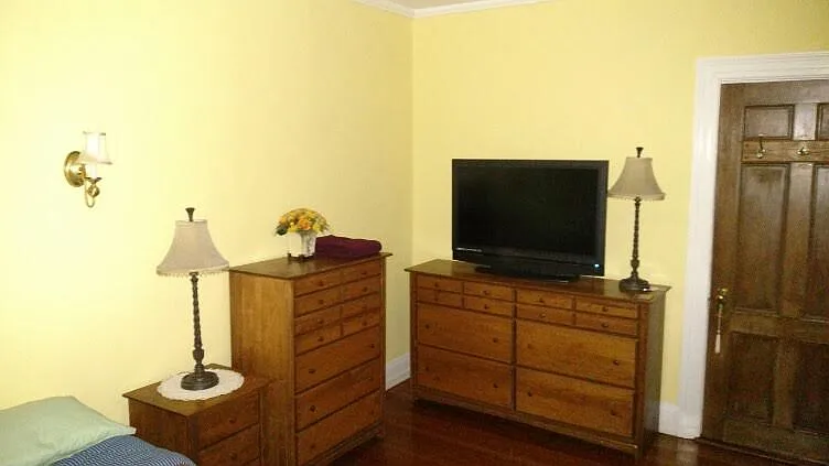 4 bed, 2000 sqft, $2,100 — Photo 3
