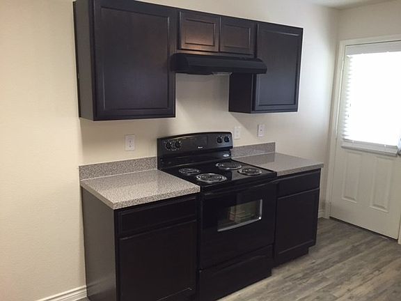 3rd image of 4008 Winter Springs Dr