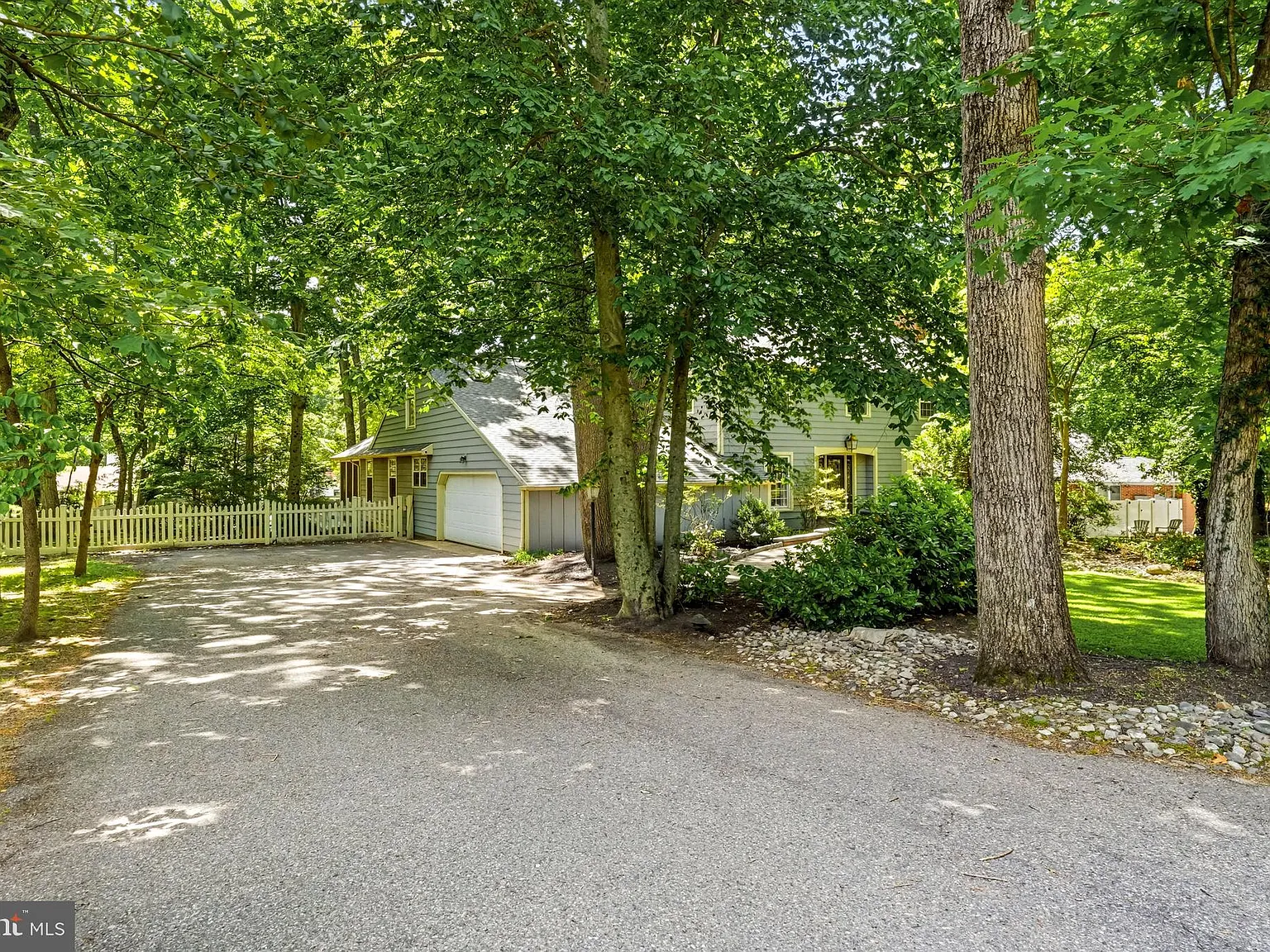 5 bed, 4.5 bath, 4743 sqft, $6,750 — Photo 4