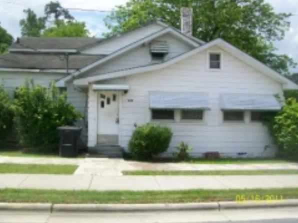 628 Lisbon St, Clinton, NC 28328