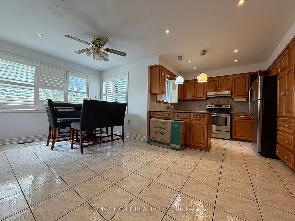 56 Leafield Dr #UPPER