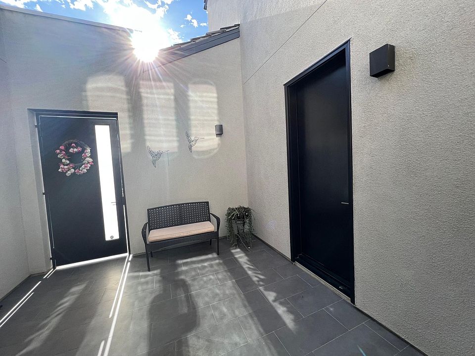 Separate keyless entrance to casita