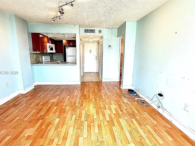 1035 West Ave #306 — Photo 7