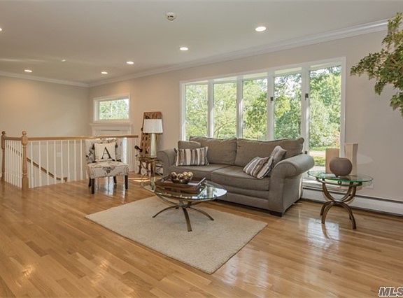 3rd image of 37 Yeoman Dr