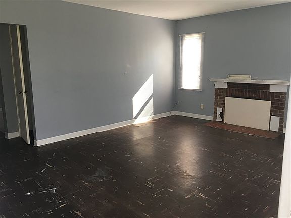 2nd image of 2115 E 4th St #A