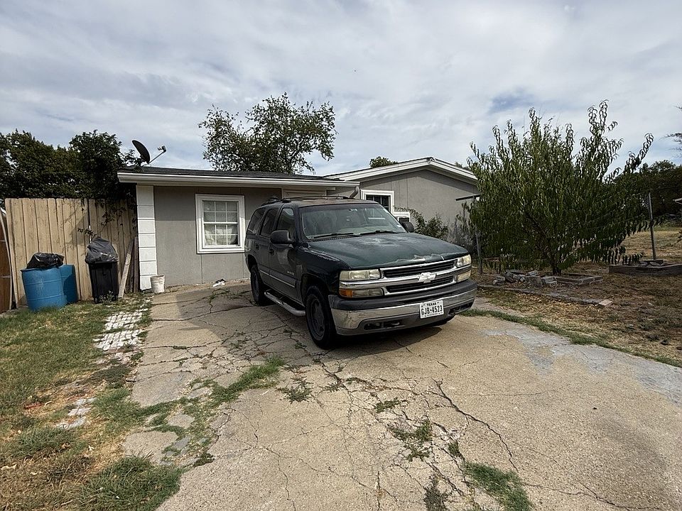 1st image of 120 Woodbridge Way