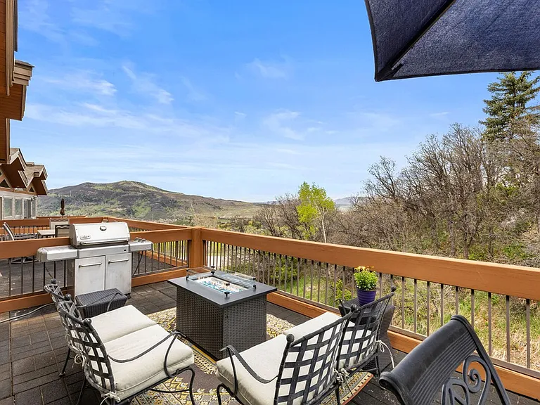 2137 Overlook Dr #ID1564303P — Photo 29