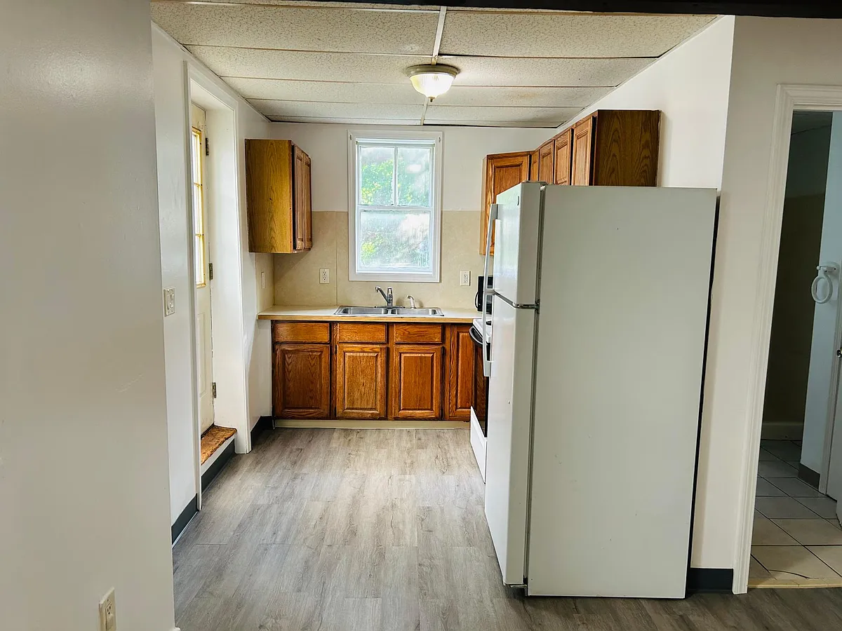 Building Photo - 104 Waterman Ave #1R