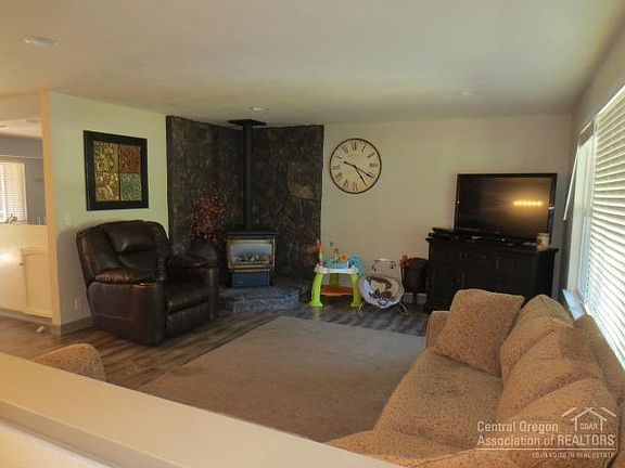 5th image of 20991 SE Greenmont Dr