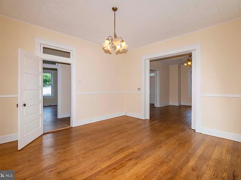 222 W Main St — Photo 27
