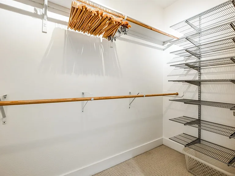 4333 Gilbert Ave #321 — Photo 11
