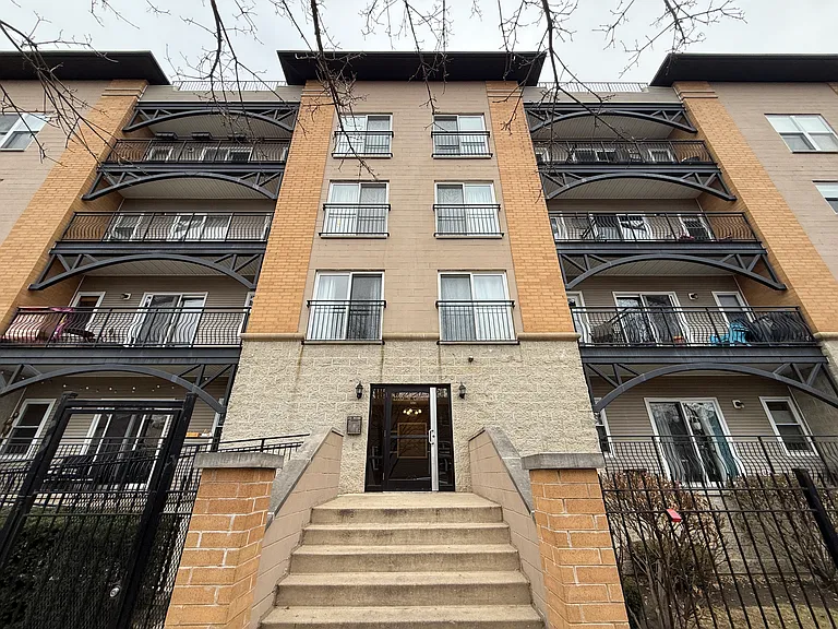 2720 W Cortland St #202 — Photo 1