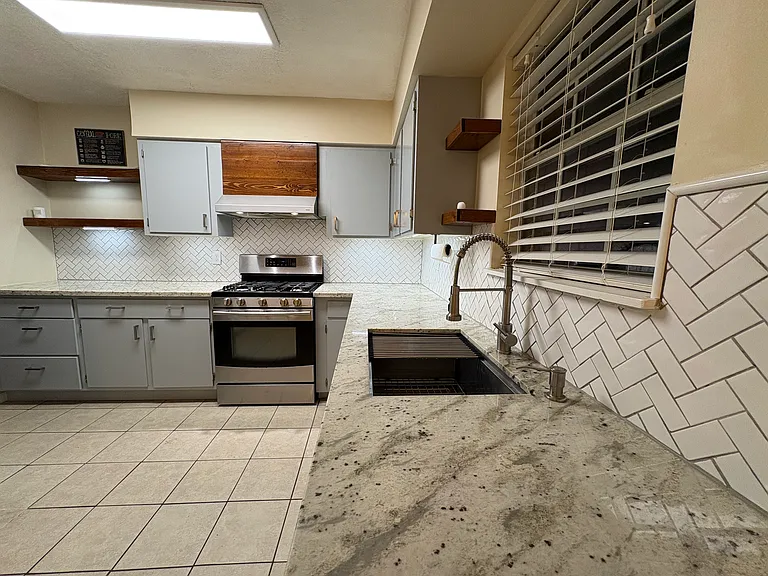 8639 Sonneville Dr — Photo 18