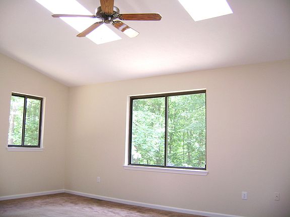 4th image of 36 Mountain Laurel Ct