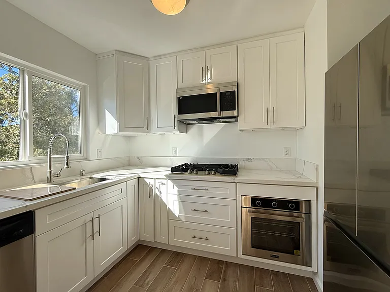 401 San Vicente Blvd #D — Photo 13