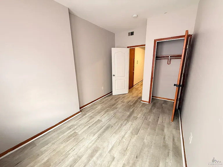 207 New York Ave #4 — Photo 3