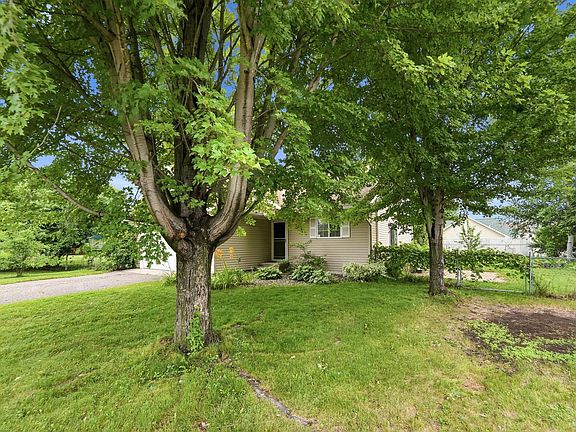 2nd image of 224 Country Ct